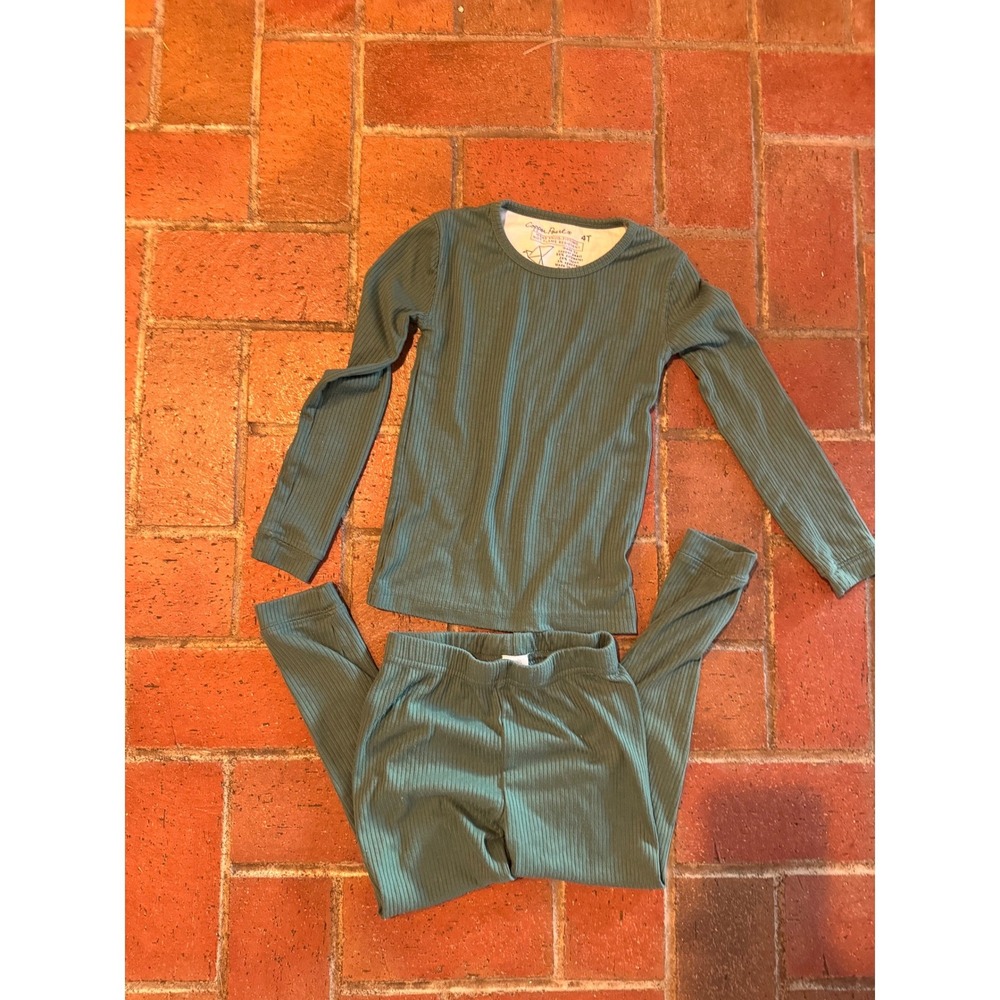 Copper Pearl Kids Sage Green Ribbed Knit Pajama Set 2 Piece Size 4T Long Sleeve